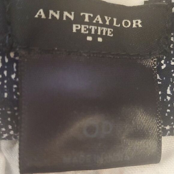Ann Taylor Petite Shorts - Picture 4 of 4